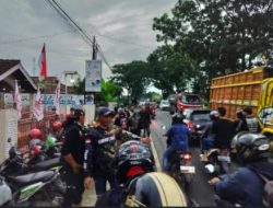 GRIB JAYA  Pringsewu gelar aksi sosial berbagi takjil , pengurus PAC ,turun langsung ke jalan