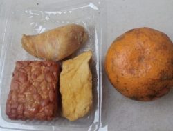 Menu MBG TK Pertiwi 1 bikin geger : anggaran Rp 8.000, menu di duga tak sampai nilai – roti tambahan di sebut ada, namun tidak di trima siswa